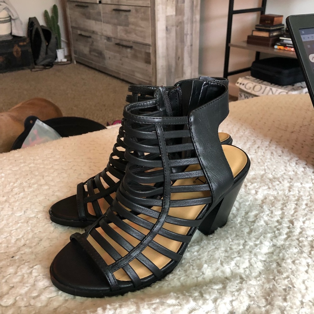 Black heels (low)